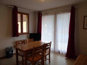 Dining - 2-room chalet for 4 with terrace in Valfréjus (Valfréjus)