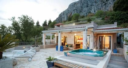 Holiday house Makarska for 1 - 4 persons with 2 bedrooms - Farmhouse