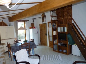 Interior - La Petite Bergerie - pure nature! Vacation home in unspoiled nature. (Termes)