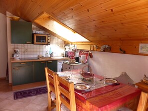 Fridge, oven, coffee/tea maker, toaster