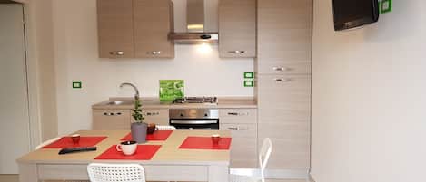 Fridge, stovetop, coffee/tea maker