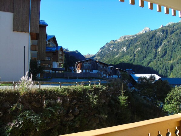 Situated in a mountain valley, this lodge offers a scenic view of the surrounding mountains.