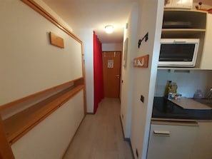 Coffee/tea maker, fridge, microwave, oven - Studio in Valfréjus near slopes, west balcony, 3 people (Valfréjus)