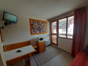 Interior - Studio in Valfréjus near slopes, west balcony, 3 people (Valfréjus)