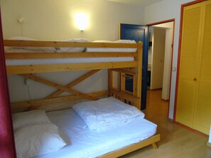 1 bedroom, free WiFi, bed sheets