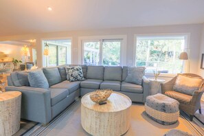 TV - Steps to Beach!  Private Heatable* Pool, Two Master Suites, Bunk Bedroom, Two Dens & Terrific Patio (Kiawah Island)