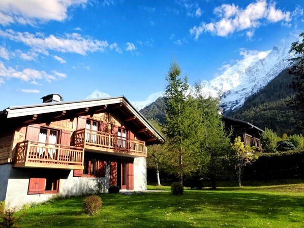 Exterior - Spacious chalet for 8 in Les Houches, with parking (Les Houches)