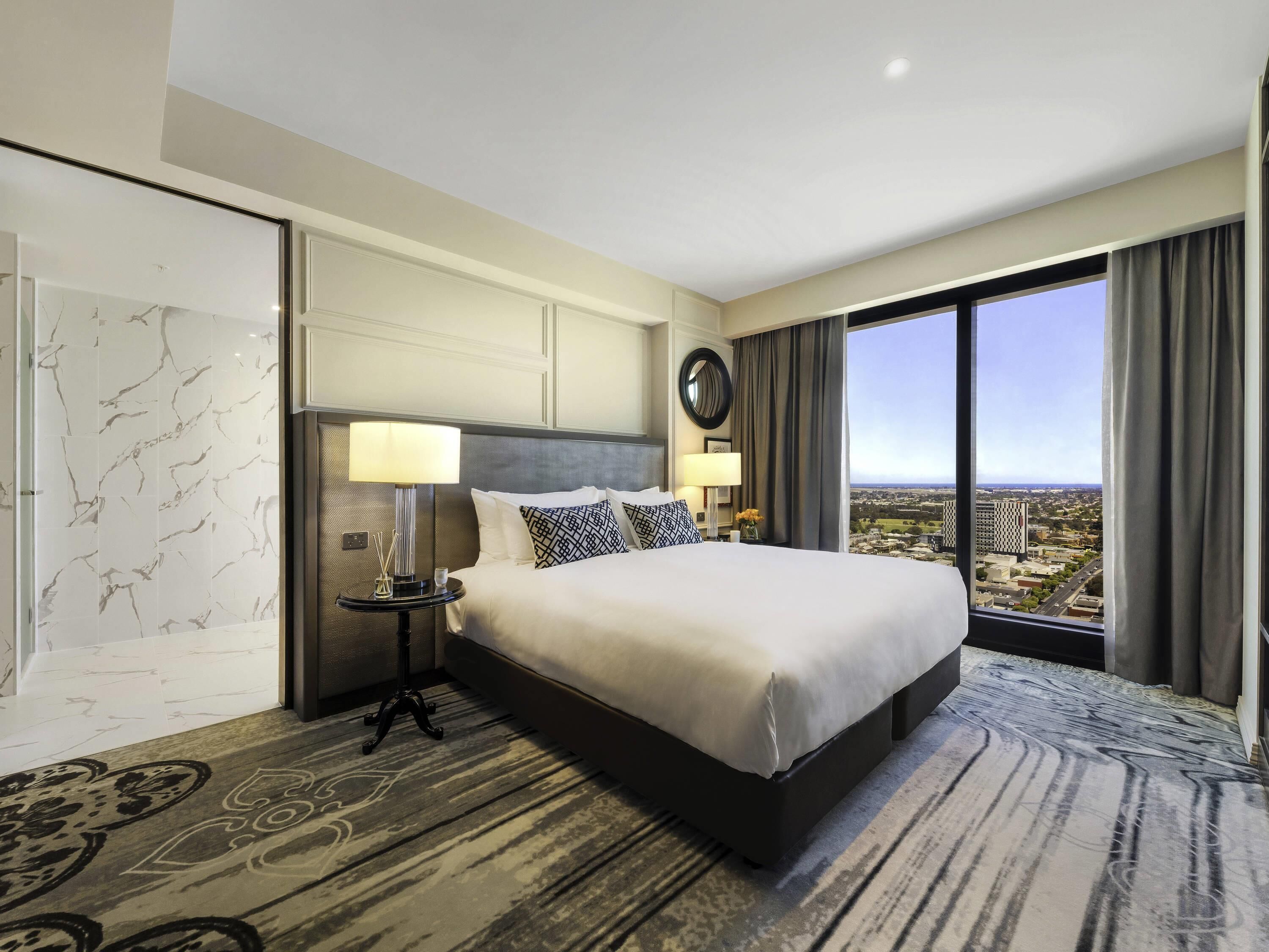 Ropa de cama hipoalergénica y minibar 