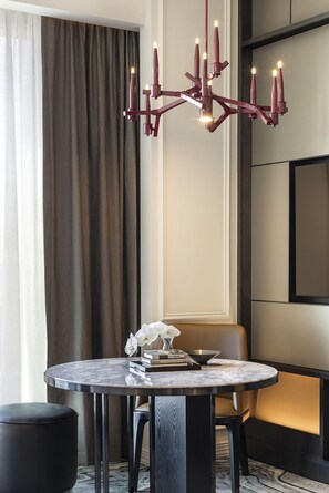 Ropa de cama hipoalergénica y minibar 