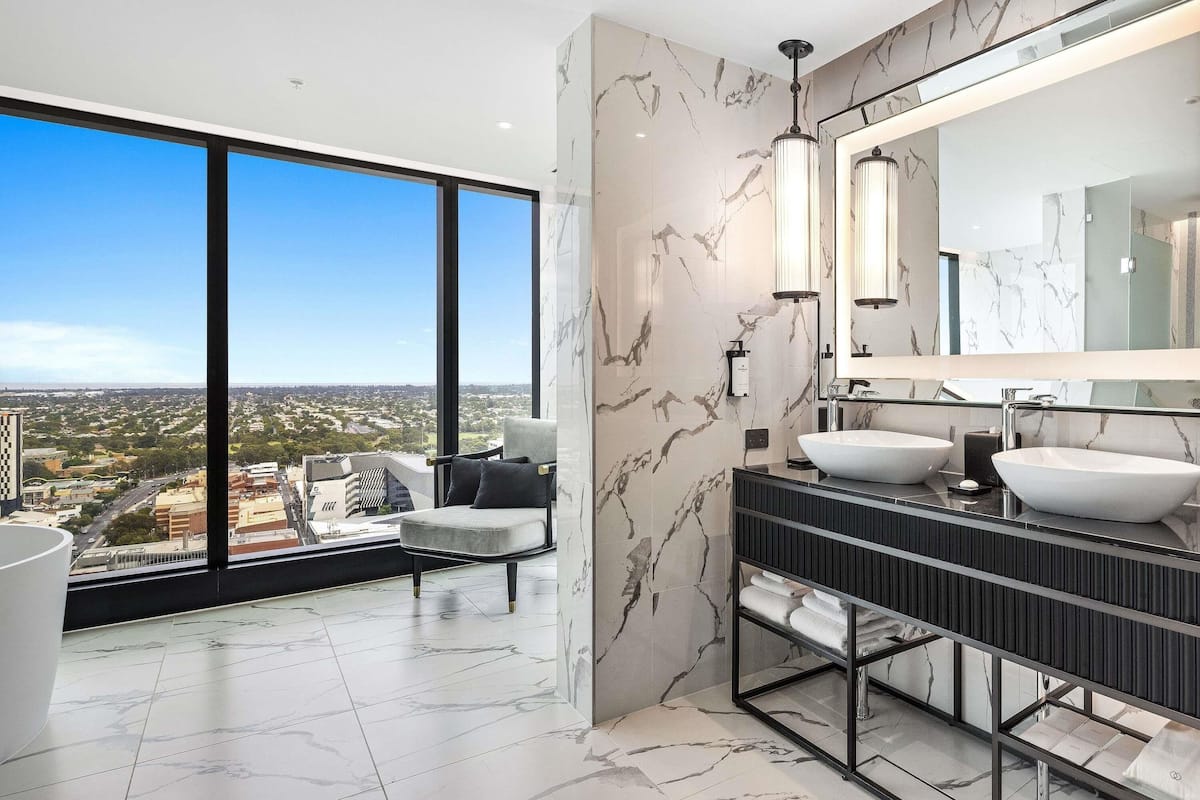 1 bedroom, hypo-allergenic bedding, minibar, in-room safe