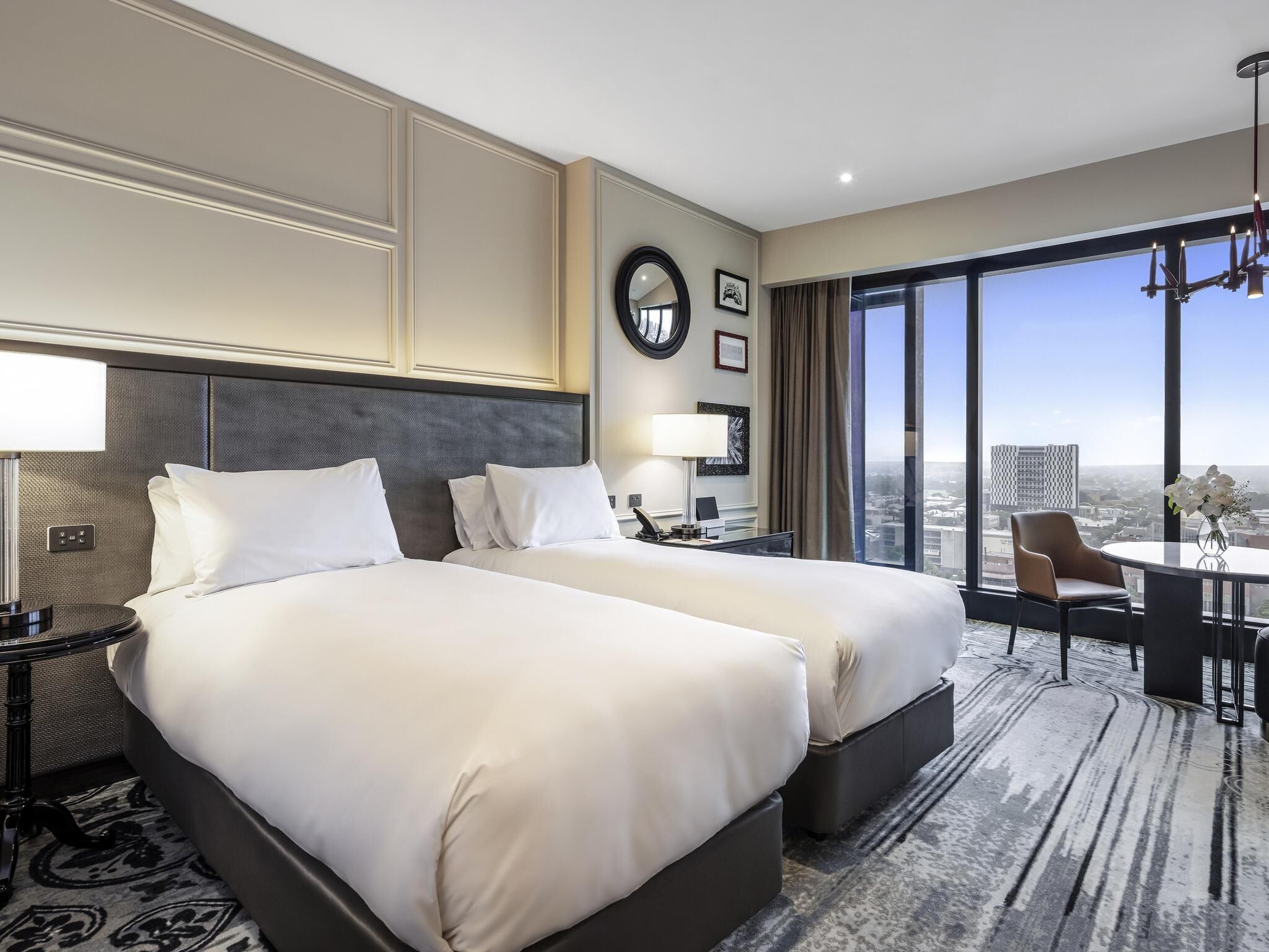 Ropa de cama hipoalergénica y minibar 