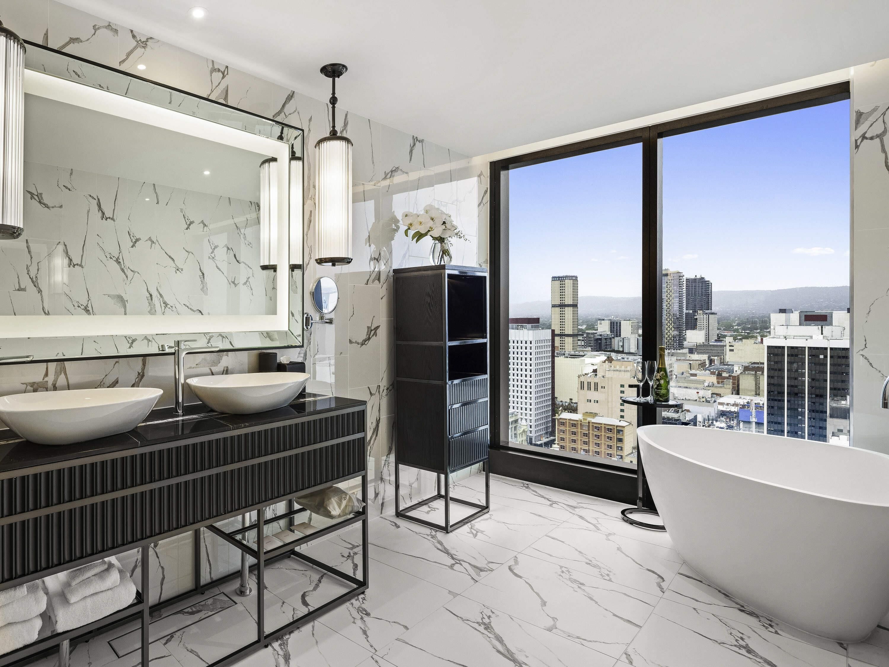 Club Suite, 1 King Bed, Club lounge access, Mountain View (Opera) | Hypo-allergenic bedding, minibar, in-room safe, laptop workspace