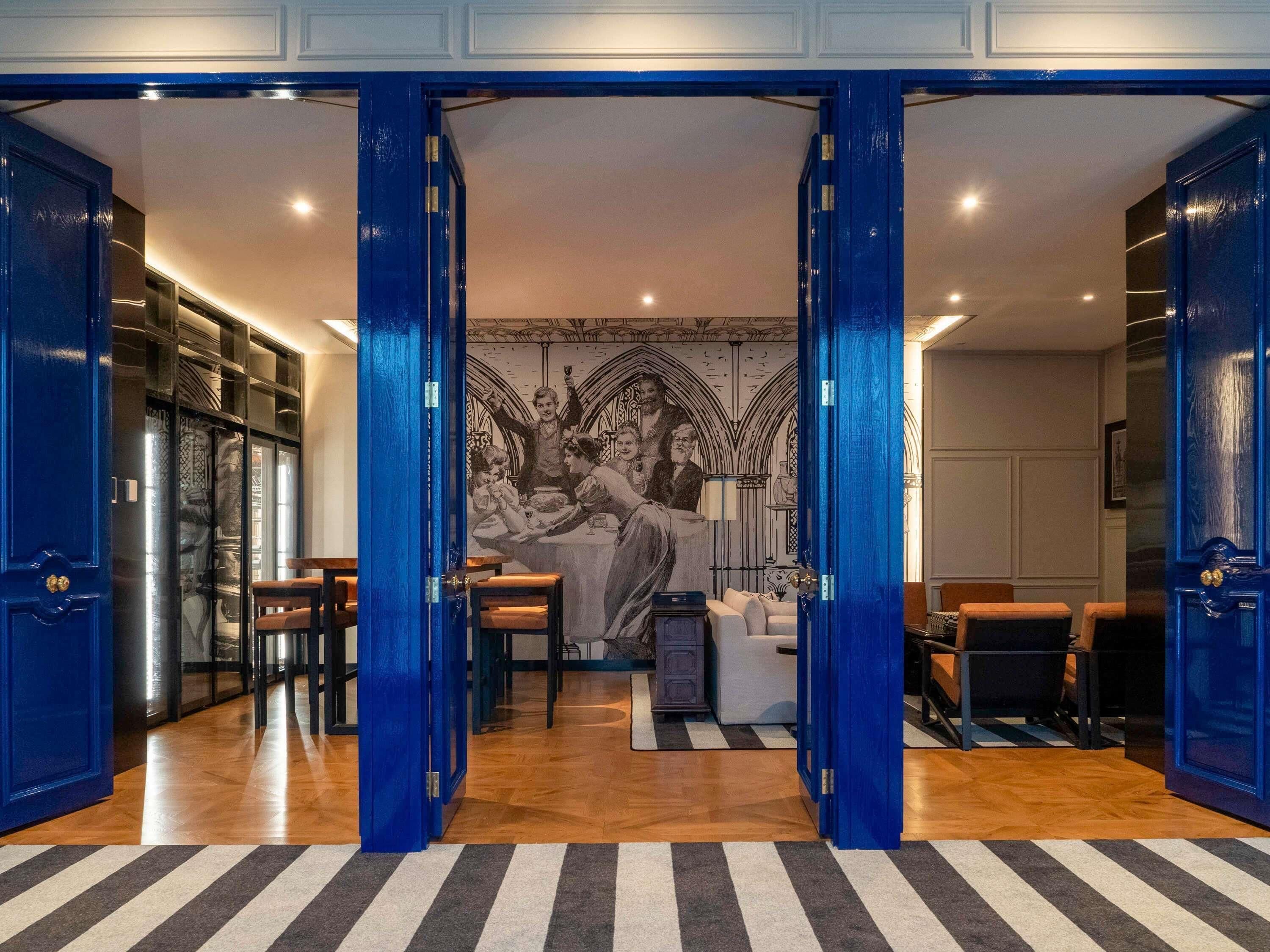 Hypo-allergenic bedding, minibar, in-room safe, laptop workspace