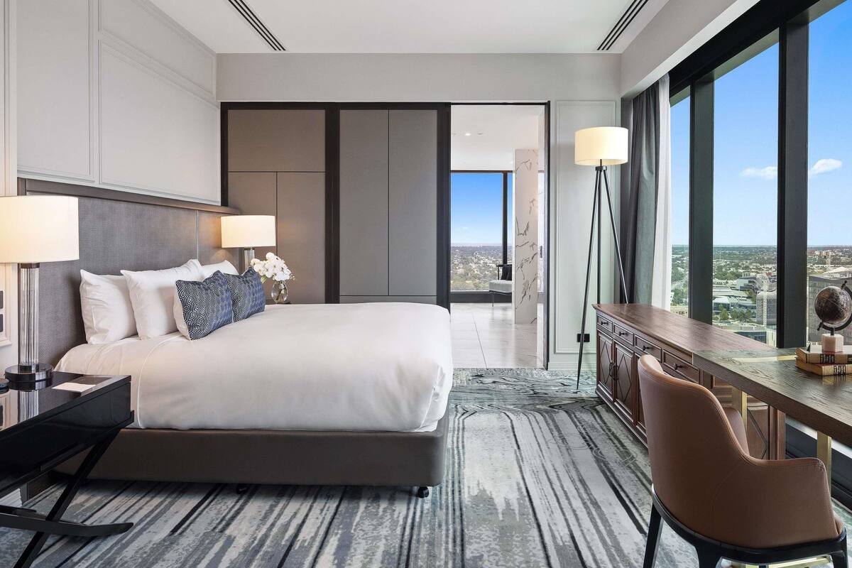 1 bedroom, hypo-allergenic bedding, minibar, in-room safe