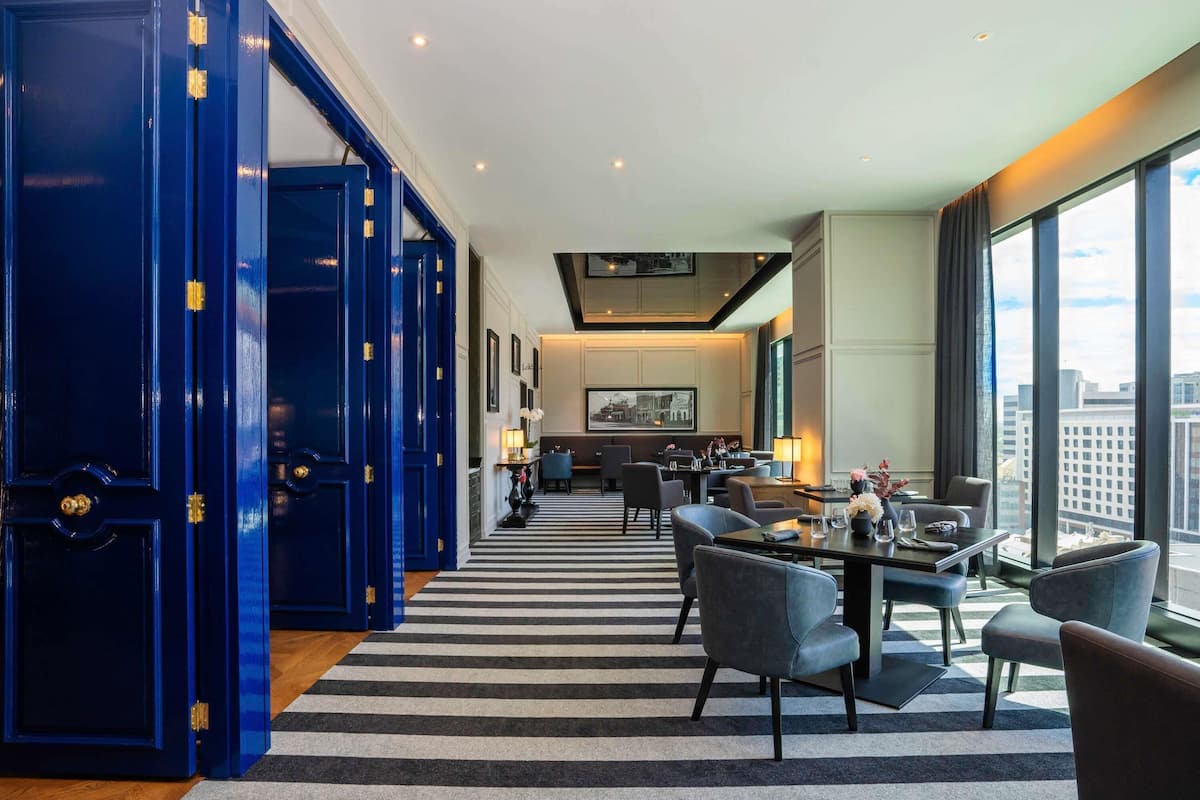 Svit Club - 1 kingsize-sÀng - tillgÄng till Club Lounge (Prestige) | 1 sovrum, allergitestade sÀngklÀder och minibar