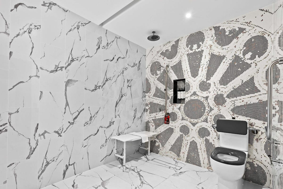 Chambre Supérieure, 1 trÚs grand lit | 1 chambre, literie hypoallergénique, minibar