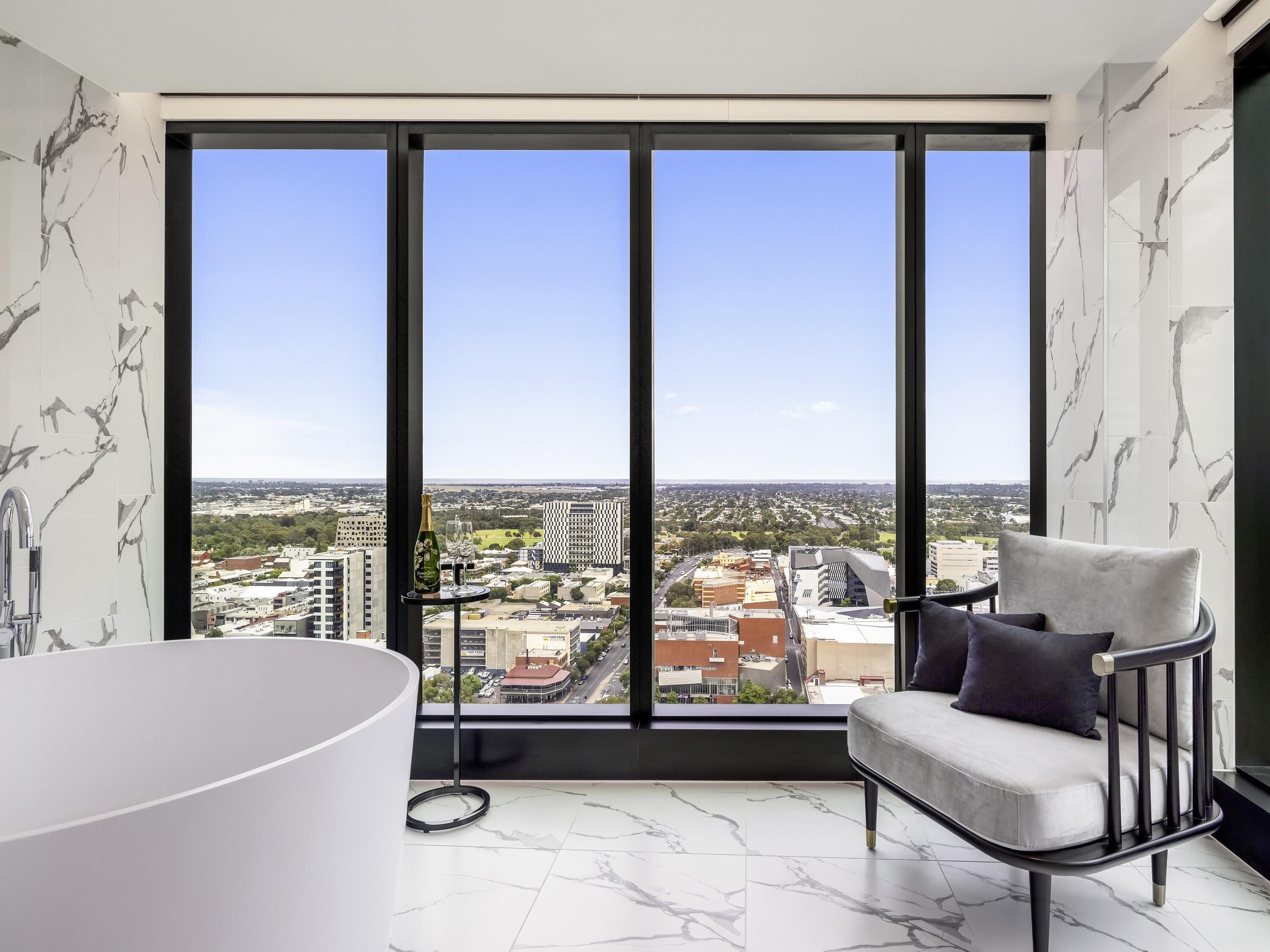 防过敏的被褥、迷你吧、客房内保险箱、笔记本电脑工作区