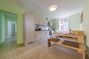 Fridge, microwave, oven, stovetop - Ferienwohnung Schlossblick, Wernigerode (Wernigerode)