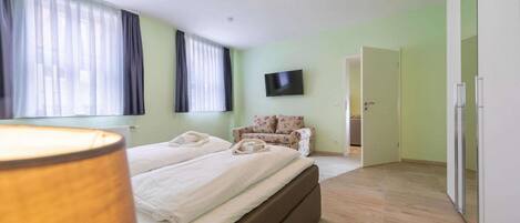 1 bedroom, travel cot, free WiFi