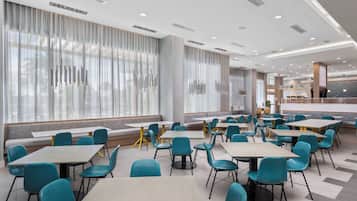 Café da manhã continental grátis todos os dias