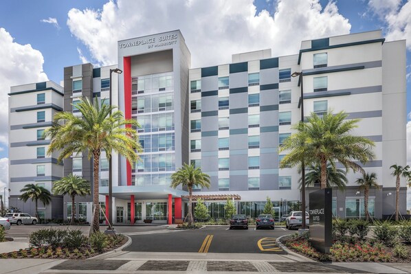 A modern hotel with a prominent sign reading "Townplace Suites by Marriott". - TownePlace Suites by Marriott® Orlando Near Universal (Orlando)
