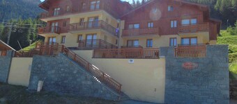 3-room apartment for 8 people with balcony 100m from lifts
