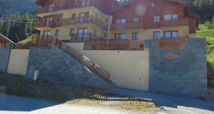3-room apartment for 8 people with balcony 100m from lifts