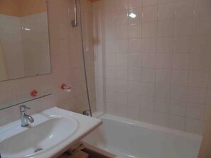 Bathroom - Charming studio for 4 near slopes with balcony, pets allowed (Valfréjus)