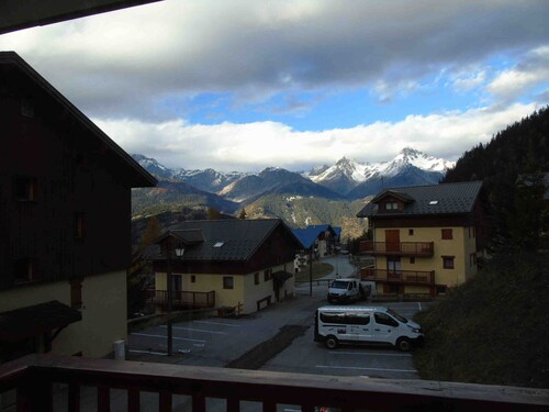 Appartement cosy à Valfréjus, 200m des pistes, balcon ouest, 6 pers, cuisine équipée, draps inclus