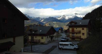 Appartement cosy à Valfréjus, 200m des pistes, balcon ouest, 6 pers, cuisine équipée, draps inclus