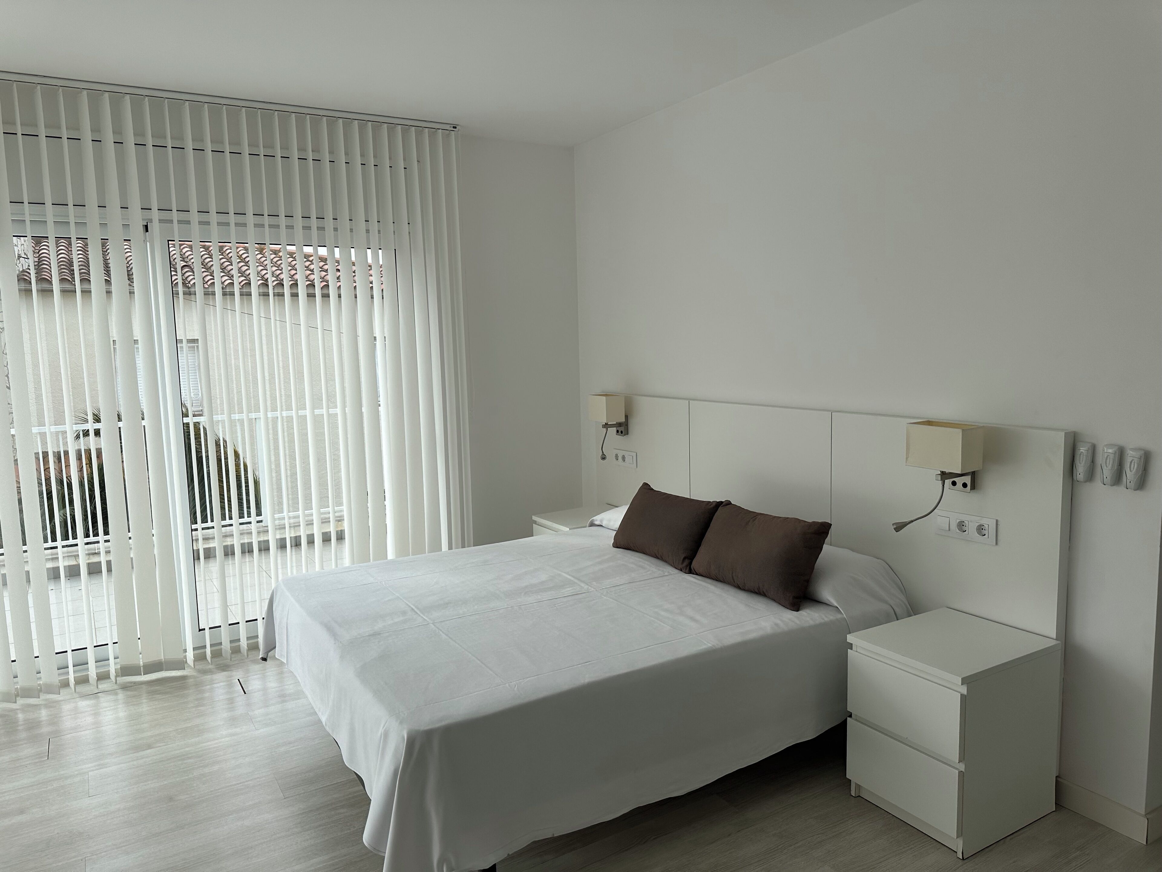 4 bedrooms, WiFi, bed sheets