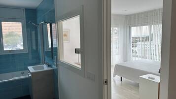 4 bedrooms, WiFi, bed sheets