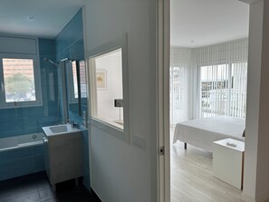 4 bedrooms, WiFi, bed sheets