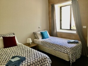 3 bedrooms, bed sheets - Standalone Cottage (Mountain Bay)