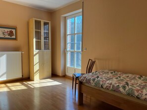 3 chambres, lit parapluie, Wi-Fi, draps fournis