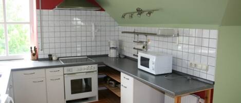 Kühlschrank, Mikrowelle, Ofen, Geschirrspüler