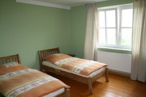 3 habitaciones, cuna de viaje, wifi y ropa de cama