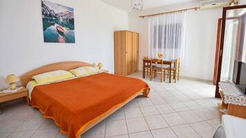 1 quarto, acesso à internet, roupa de cama