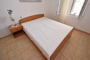 1 habitación, acceso a internet y ropa de cama 
