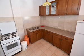 Fridge, oven, cookware/dishes/utensils