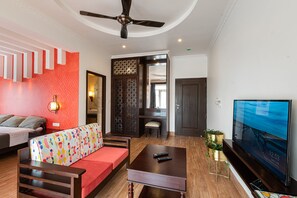 14 bedrooms, in-room safe, desk, iron/ironing board