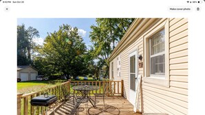 A wooden deck with a barbecue grill, a table, and chairs. - Cozy confortable (Pulaski)
