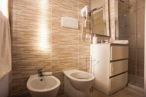 Dutxa, assecador de cabells i tovalloles