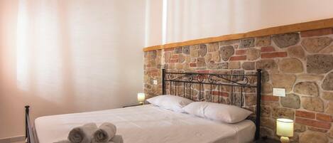 2 chambres, fer et planche à repasser, Wi-Fi gratuit, draps fournis