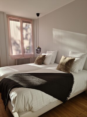 2 bedrooms, iron/ironing board, travel cot, free WiFi
