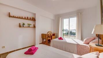 4 quartos, ferros/tábuas de passar roupa, Wi-Fi de cortesia