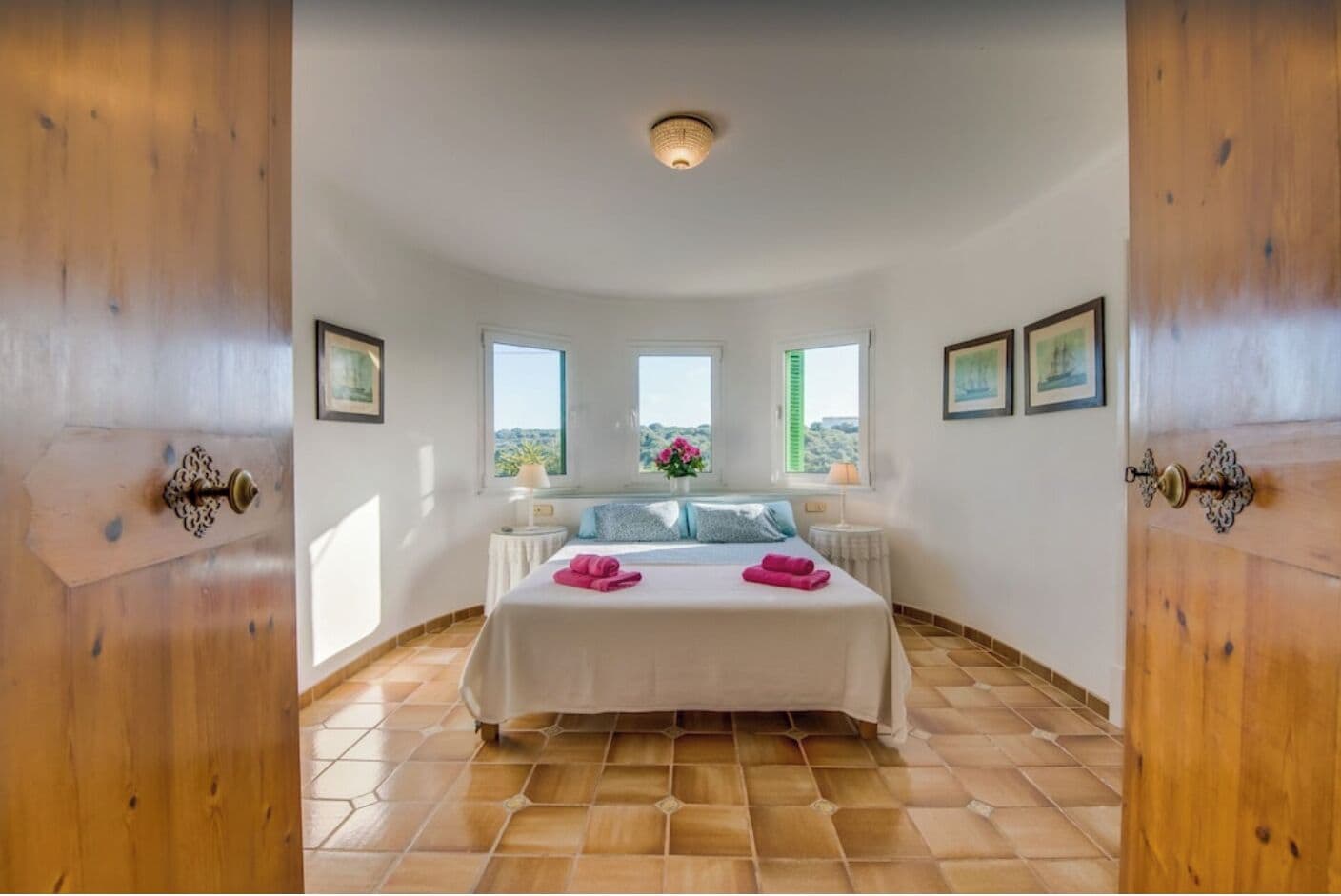 4 habitaciones, tabla de planchar con plancha y wifi gratis 