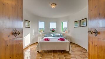 4 Schlafzimmer, Bügeleisen/Bügelbrett, kostenloses WLAN, Bettwäsche