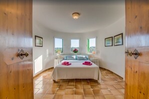 4 Schlafzimmer, Bügeleisen/Bügelbrett, kostenloses WLAN, Bettwäsche