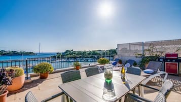 屋外ダイニングエリア